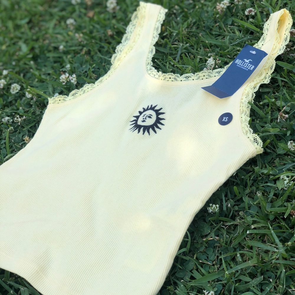 |SOLD| HOLLISTER Pastel Yellow Lace Trimmed Cami